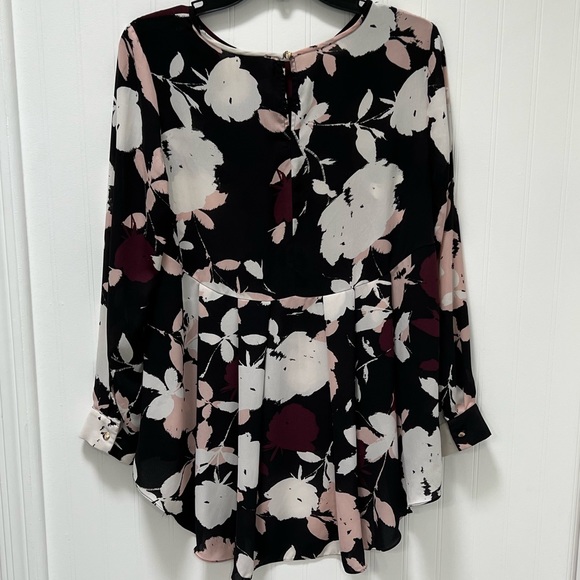 Vince Camuto Floral Blouse Pleat Back High Low Top - Picture 6 of 10